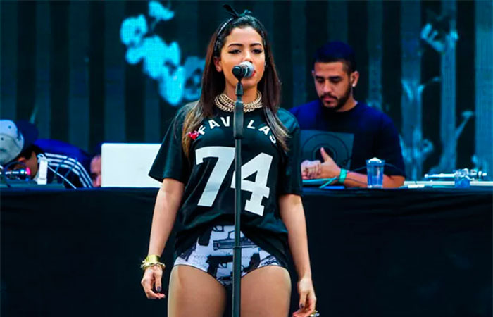 Anitta mostra rebolado em festival de música em São Paulo