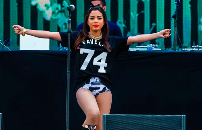 Anitta mostra rebolado em festival de música em São Paulo