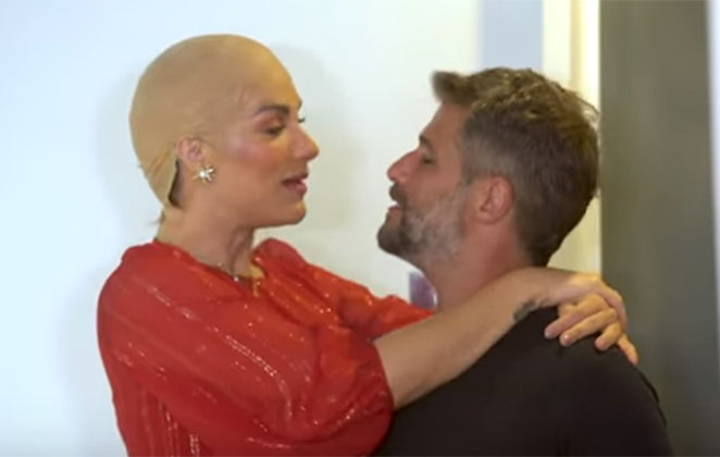 Giovanna Ewbank assusta Bruno Gagliasso ao ficar careca Vídeo OFuxico