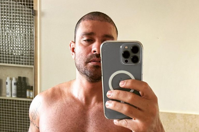 Diogo Nogueira Posa Sem Camisa E Mostra Corpo Sarado