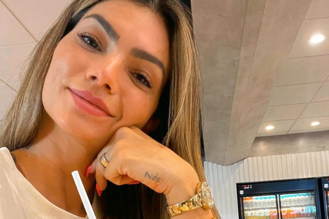 Kelly Key Posa Na Academia E Mostra Barriga Sarada