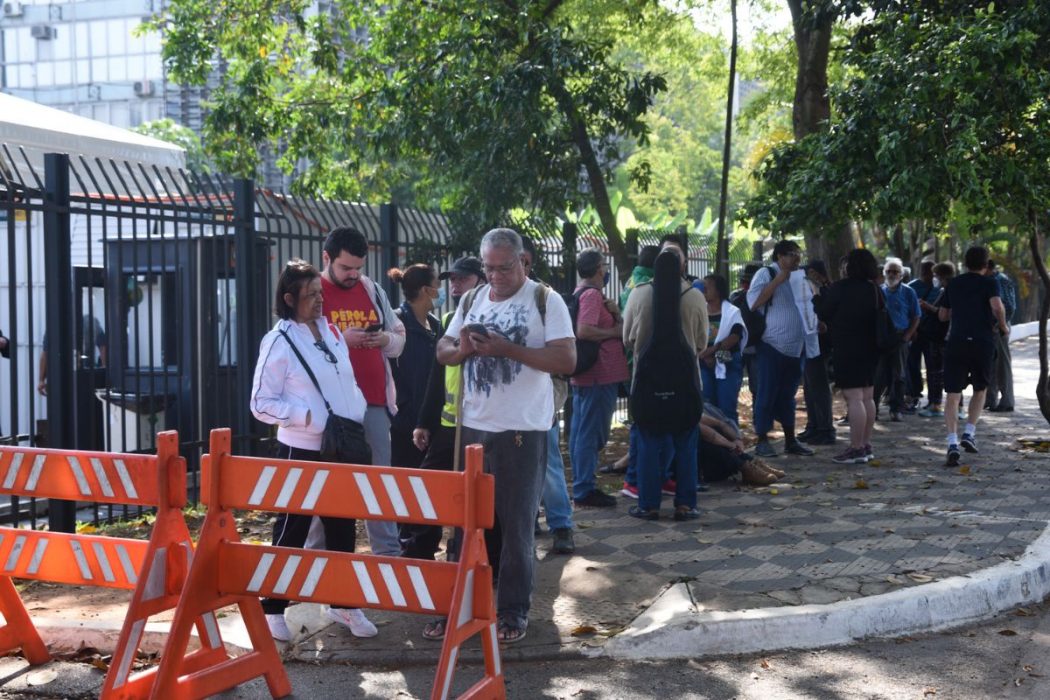 Corpo De Gal Costa Chega E Velado Na Assembleia Legislativa De Sp