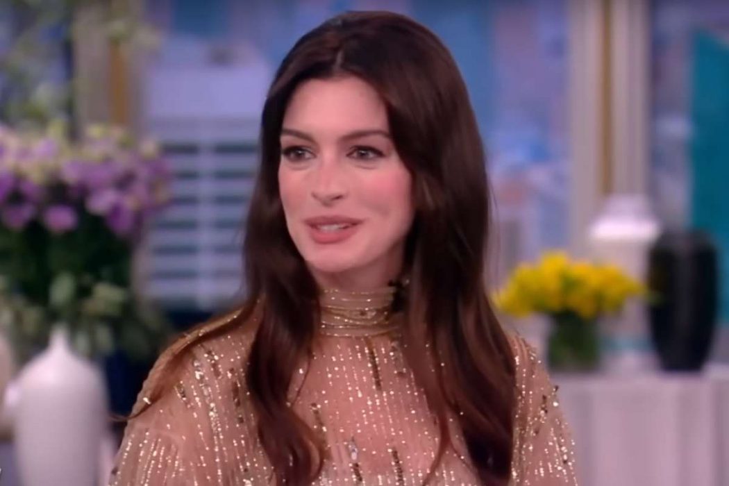 Anne Hathaway Viraliza Baile Sensual Em Festa