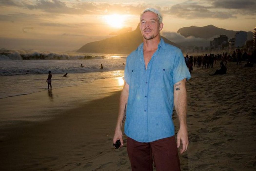 Diplo usa legenda de Lovezinho e web relembra polêmica do pen drive