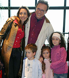 Moacyr Franco, a mulher Daniela e os filhos Domênico, Ana Helena e Gigi Rampini