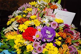 Buque de flores para Carolina enviado por Marcos Frota