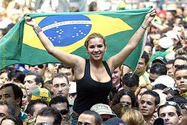 Brasileiros na 6ª avenida no último Brazilian Day em Nova Iorque