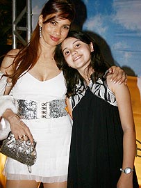 Isadora Ribeiro com a filha