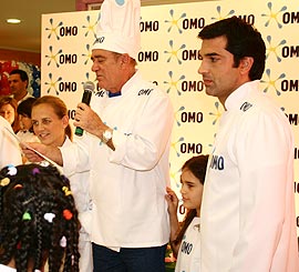 Renato Aragão e Eduardo Guedes na festa Omo 50 anos