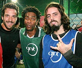 Carlos Bonow, Hélio de la Peña e Tico Santa Cruz no jogo