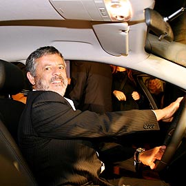 Marcos Paulo no carro