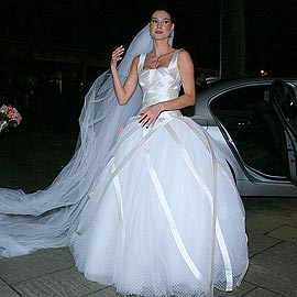 Lavínia Vlasak chegando para o casamento