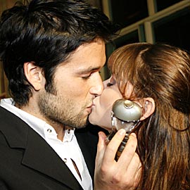 Sérgio beija sua namorada