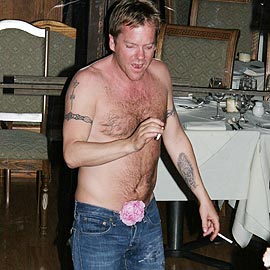 Kiefer Sutherland bêbado