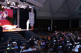 Palestra de Aparecida Liberato na feira Só Para Mulheres