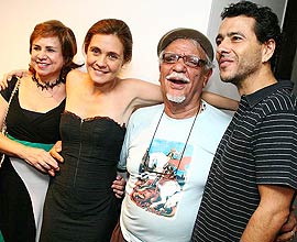 Adriana com os pais Regina Esteves e Paulo Felippe e Marcos