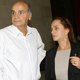 Dráuzio Varella, médico de Paulo Autran, com a mulher Regina Braga