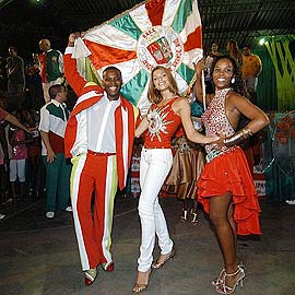 Grazi com o Mestre Sala e a Porta Bandeira