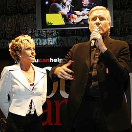 Ana Maria Braga e Roberto Justus no palco