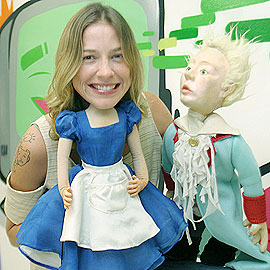 Luana Piovani e o boneco do Pequeno Príncipe