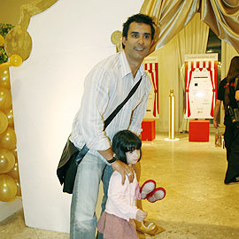Marcos Pasquim e a filha Alicia