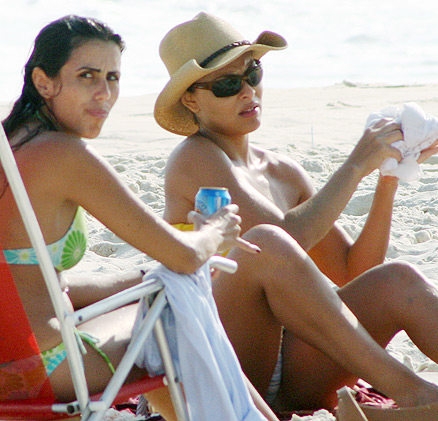 Juliana Paes na praia