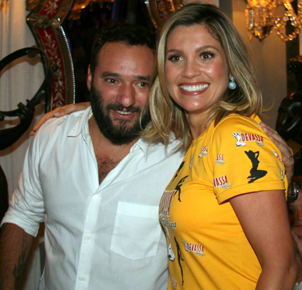 Marcelo Rosenbaum e Flávia Alessandra posam juntos