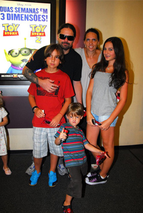 Andreas Kisser com Patricia Kisser e os filhos Enzo, Yohan e Giulia 