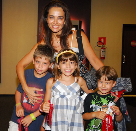 Carla Vilhena com os filhos Pedro, Marcelo e Clarissa 