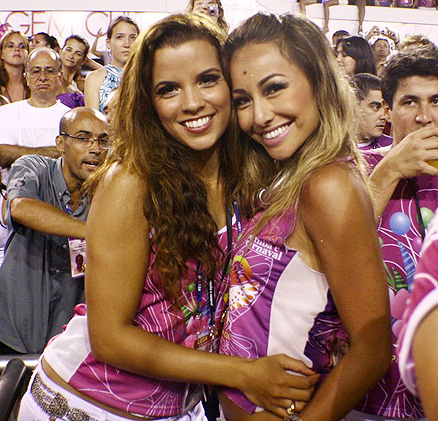 Renata Santos e Sabrina Sato