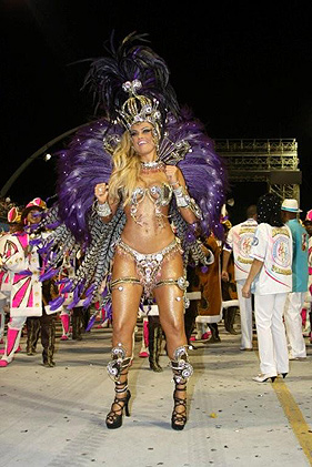 Ellen Roche é madrinha das Rosas de Ouro