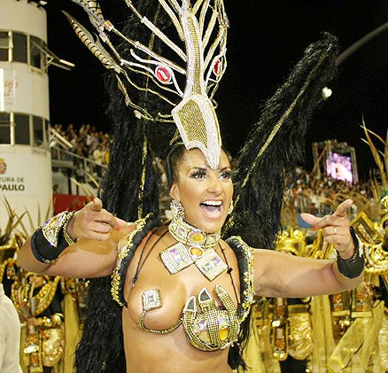 Nana Gouvêa arrasou no desfile da Mocidade