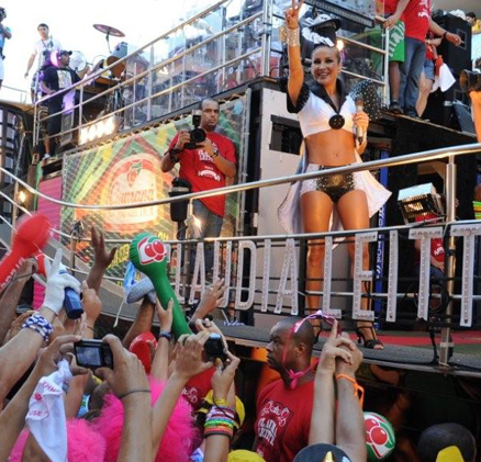 Cláudia Leitte se despede no último dia de Carnaval