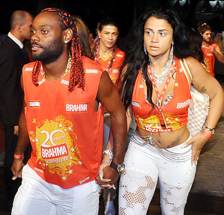 Vagner Love e esposa