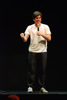 Marcelo Adnet no palco