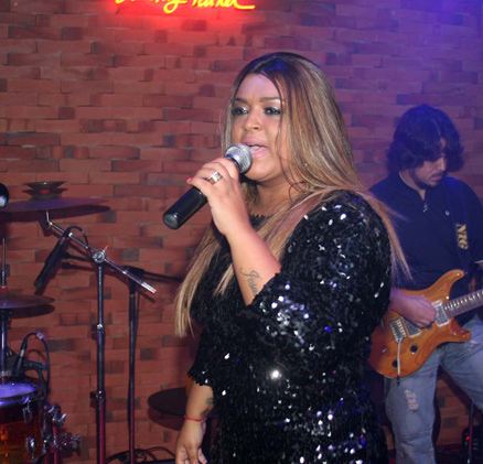 Preta cantou sucessos de seu show Noite Preta