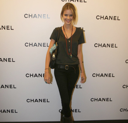 Yasmin Brunet prestigiou o evento, desta quinta-feira (4)