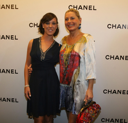 Adriana Birolli encontrou com Vera Fischer na loja do Shopping Leblon, zona sul do Rio