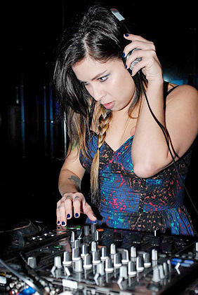 Depois foi a vez de Pitty discotecar