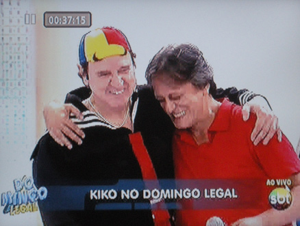 Kiko e o dublador se divertem com a brincadeira