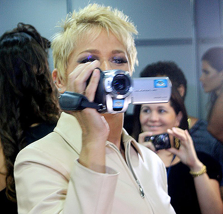 A apresentadora não perdeu um lance do evento