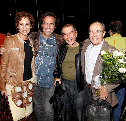 Andréia Beltrão, Ricardo Blat e Mauricio Frias na foto com Osmar Prado