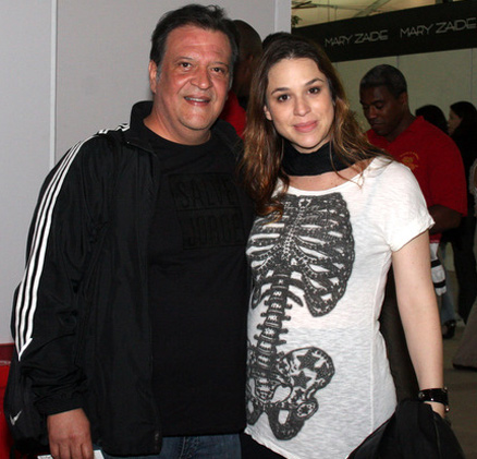 Luiz Mello e Larissa Bracher compareceram ao Fashion Business