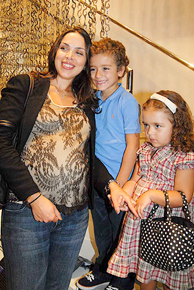 Taciana Veloso com os filhos, João Pedro e Marta Maria