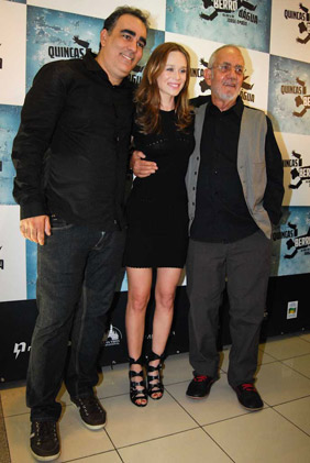 Mariana posa ao lado de Paulo José e Sergio Machado