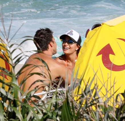 Juliana Paes e Carlos Eduardo em clima de romance