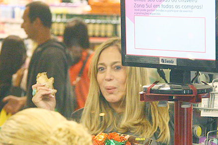 Susana Vieira no supermercado