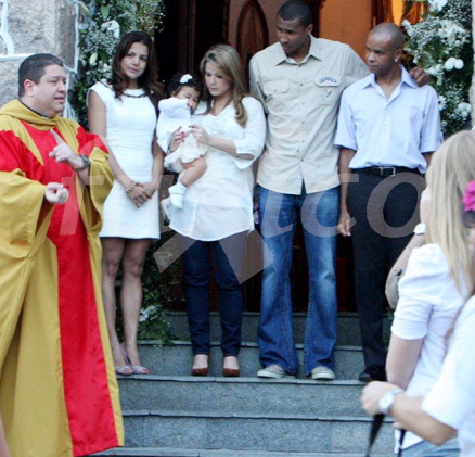 Alícia chegou no colo da mamãe