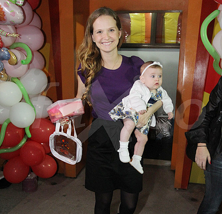 Fernanda Rodrigues e sua filha, a pequena Luisa