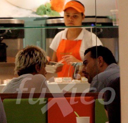 Em clima de amigos, eles botaram a conversa em dia